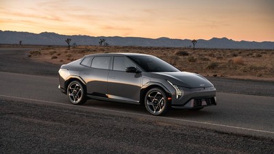 Terpesona dengan Tampang Sedan Listrik Baru KIA EV4!