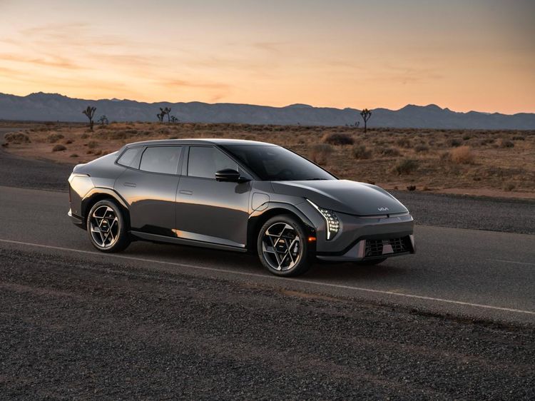 Terpesona dengan Tampang Sedan Listrik Baru KIA EV4!