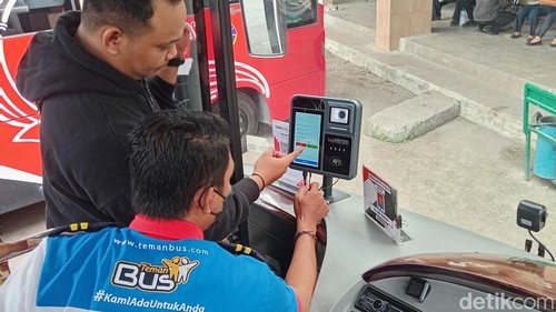 Kondisi kosong penumpang di bus TMD koridor 2 Terminal Ubung - Monkey Forest Ubud, Jumat (18/4/2025). (Aryo Mahendro/detikBali).