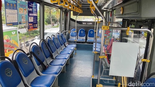 Kondisi kosong penumpang di bus TMD koridor 2 Terminal Ubung - Monkey Forest Ubud, Jumat (18/4/2025). (Aryo Mahendro/detikBali).