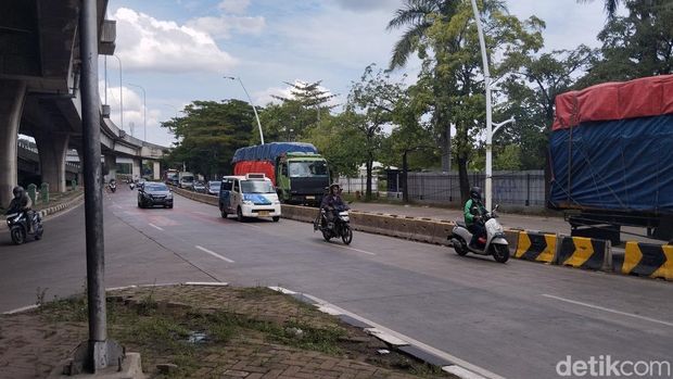 Lalin menuju Pelabuhan Tanjung Priok, Jumat 18 April 2025 siang