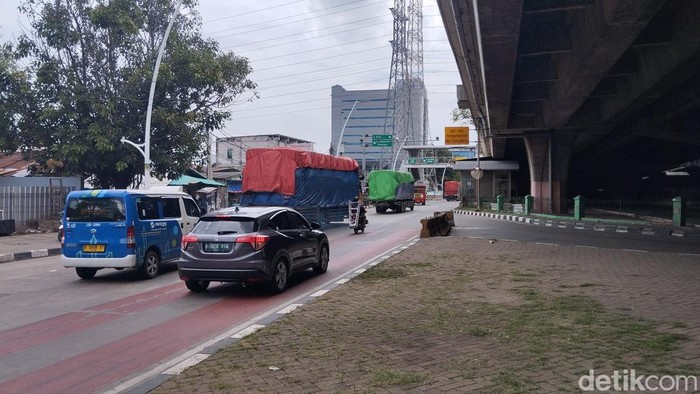 Lalin menuju Pelabuhan Tanjung Priok, Jumat 18 April 2025 siang