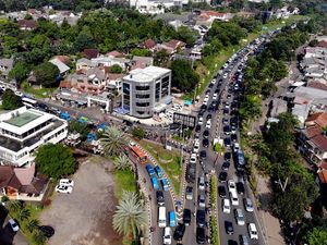 Video: Lalin Sempat Padat, One Way Puncak Menuju Jakarta Berlaku Siang Ini