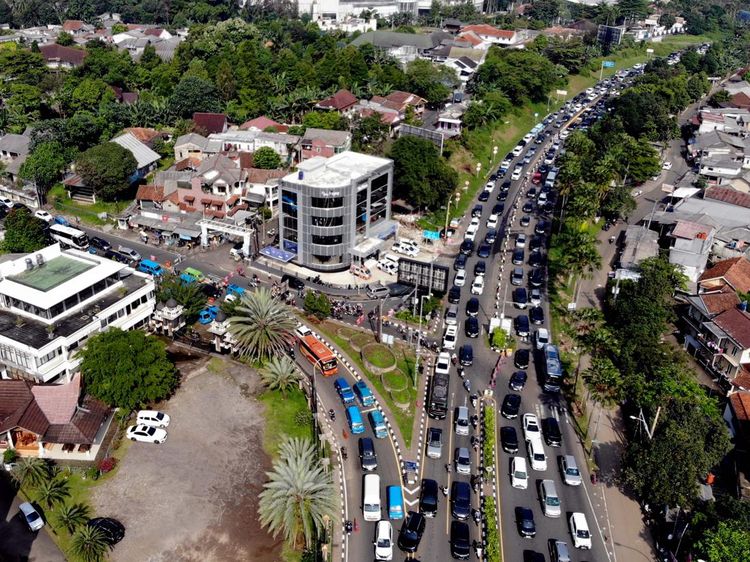 Libur Panjang, Jalur Wisata Puncak Padat Merayap