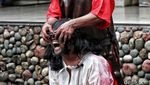 Melihat Visualisasi Jalan Salib di Gereja Salib Suci Cilincing