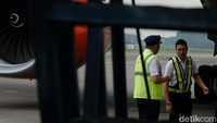 Setiap detail kecil diperhatikan untuk mengantisipasi potensi bahaya selama penerbangan.
