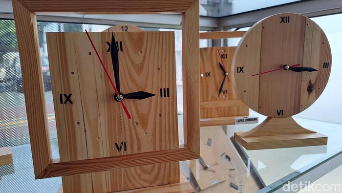 Napi Lapas Jombang Olah Limbah Kayu Jadi Beragam Kerajinan