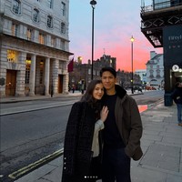 Setelah menikah pada 11 Januari 2024, Pangeran Mateen kerap membagikan momen kebersamaannya dengan istrinya yang kini bergelar Pengiran Anak Isteri Anisha Rosnah binti Adam. Terbaru, pangeran 33 tahun itu memperlihatkan momen liburannya di Venesia.  Foto: Dok. Instagram tmski