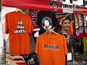 Kisah Pedagang Atribut Persija Rintis Bisnis Sejak SMP