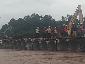 Viral Video Pekerja Joget Jaran Goyang di Jembatan Darurat Cidadap
