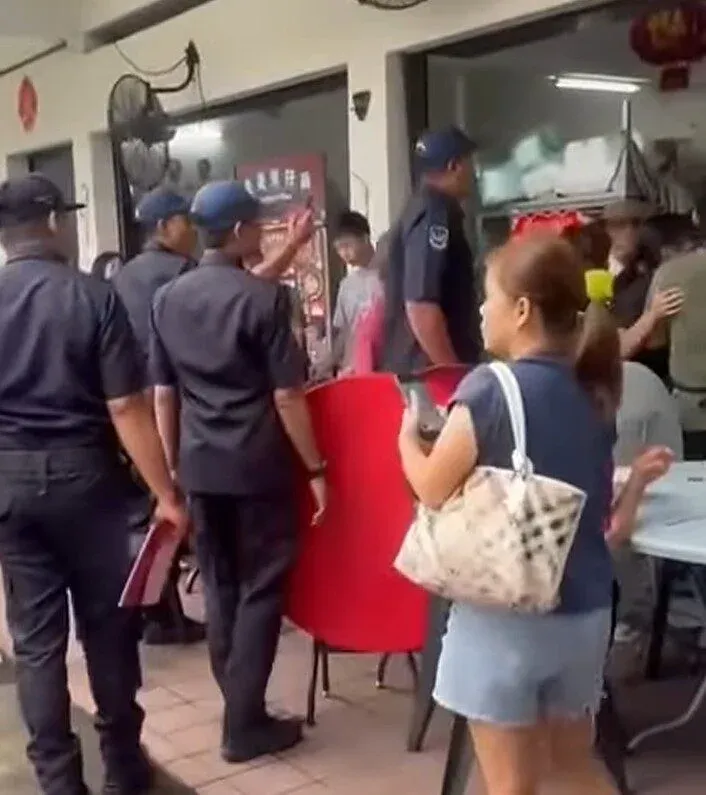 Tak Terima Meja Makannya Disita, Pemilik Warung Bogem Aparat
