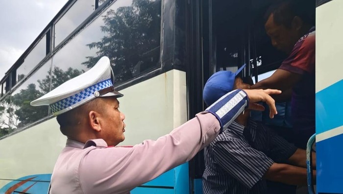 Penumpang Bus Kota Terjatuh di Tol Satelit-Waru, Diduga Epilepsi Kambuh