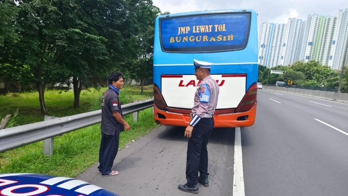 Penumpang Bus Kota Terjatuh di Tol Satelit-Waru, Diduga Epilepsi Kambuh