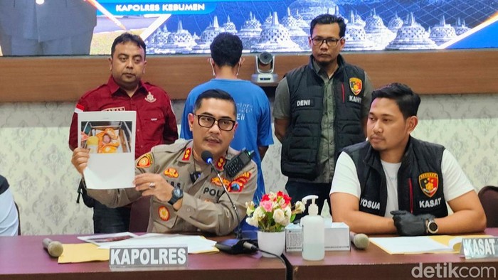 Pers Rilis Kasus Buang Bayi Hasil Selingkuh, Kepala Sekolah di Kebumen Diciduk Polisi, Jumat (18/4/2025).