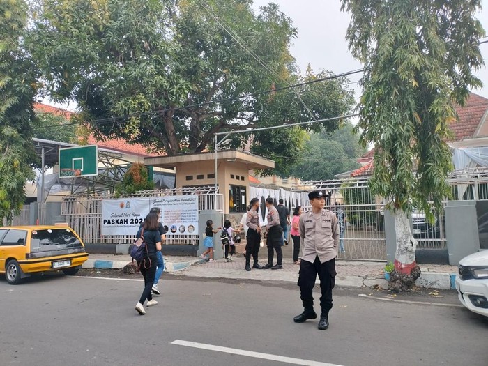 Polisi Mengamankan Ibadah Jumat Agung di Seluruh Gereja kota Mojokerto