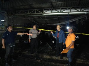 Lokasi Di-police Line, Polisi Dalami Penyebab 7 Mobil Mewah Hangus Terbakar