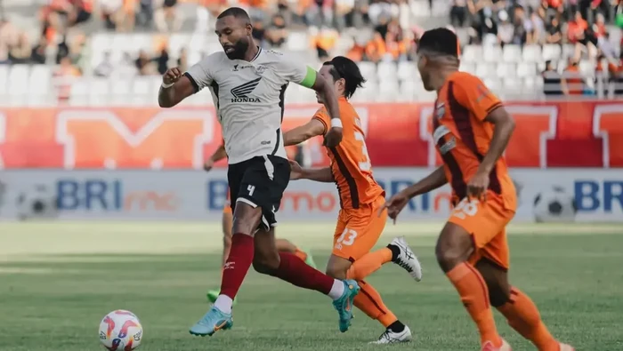 PSM Makassar tertinggal 0-1 dari Borneo FC Samarinda di babak pertama.