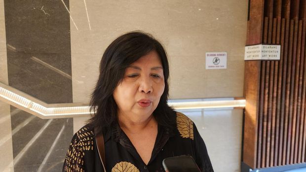Rosa, jemaat yang mencoba jembatan silaturahmi (Adrial Akbar/detikcom)