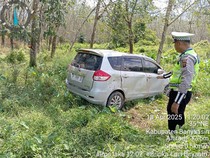 Ertiga Terguling di Jalan Lintas Timur Banyuasin, Sopir-Penumpang Terluka