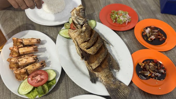 10 Tempat Makan Seafood Kaki Lima yang Enak dan Segar di Jakarta