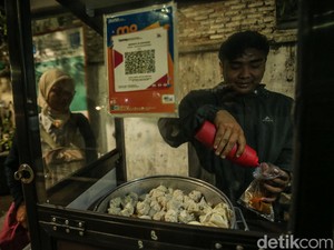 Kisah Mantan Sales Alkes Banting Setir Jualan Siomai