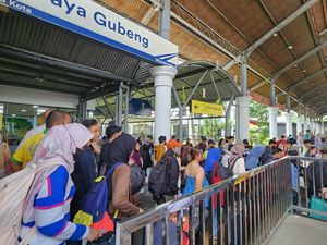 212 Ribu Orang Bepergian Naik KA di Daop 8 Surabaya Selama Libur Waisak