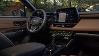 Subaru menghadirkan digital cockpit lengkap dengan dua layar 12.3 inci, meninggalkan tampilan analog-dioptrik pada model sebelumnya. Selain itu, Subaru Starlink Multimedia Plus terbaru mendukung over-the-air update, fitur yang tidak tersedia di sistem infotainment generasi keenam. Foto: dok. Subaru