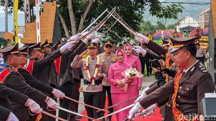 Tampuk pimpinan Polres Trenggalek resmi berganti dari sebelumnya AKBP Indra Ranudikarta kepada AKBP Ridwan Maliki. Kapolres lama kini bergeser jadi Wakapolresta Bogor.