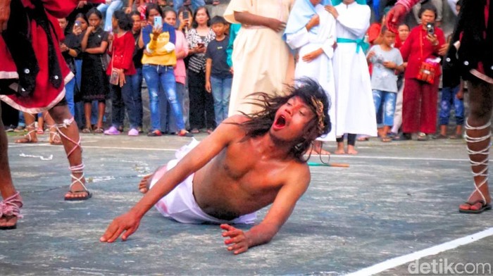 Teatrikal Jalan Salib di Gereja Katolik Santa Maria Imakulata Tarakan.