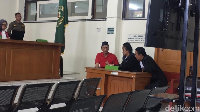 Terdakwa Ahmad Rusli sempat koordinasi dengan kuasa hukum sebelum mengamuk usai divonis 5 tahun penjara