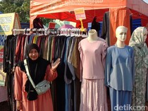 Kisah Pedagang Pakaian di Bekasi Bawa Gembolan Naik KRL