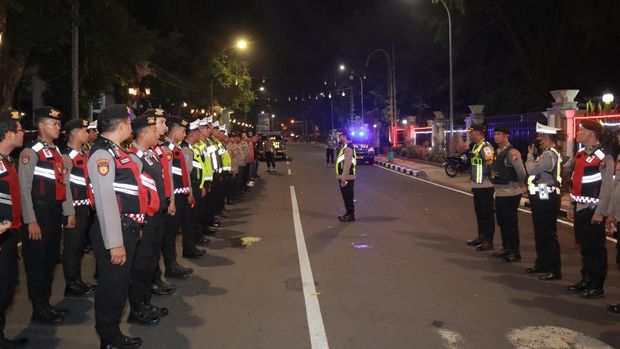 Wakapolres Lamongan Pimpin Langsung Pengamanan Anniversary ke-58 Persela