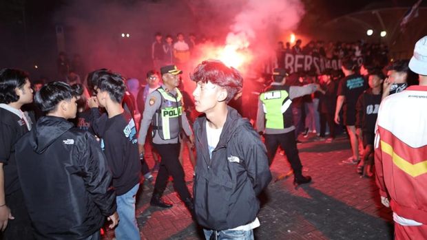 Wakapolres Lamongan Pimpin Langsung Pengamanan Anniversary ke-58 Persela