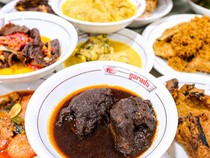 5 RM Padang Favorit di Jalan Sabang, Ada yang Sejak 1958!