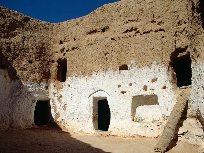 TUNISIA - MAY 09: Troglodyte house in the Berber village of Matmata, Gabes Governorate, Tunisia. (Photo by DeAgostini/Getty Images)
