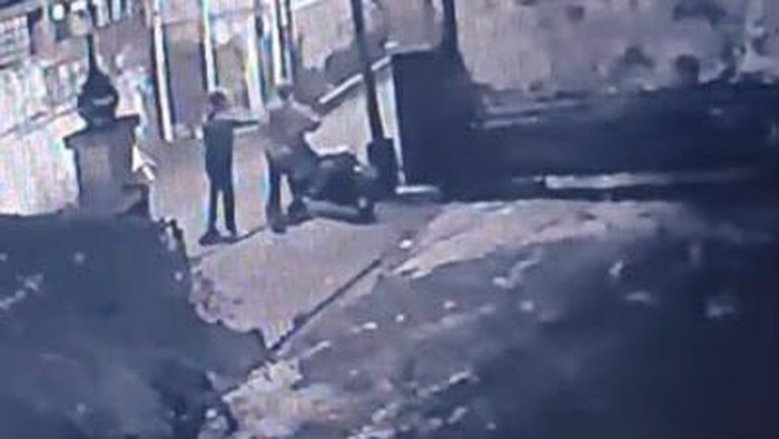 Aksi pencurian sepeda motor marbot masjid di Palembang,terekam CCTV