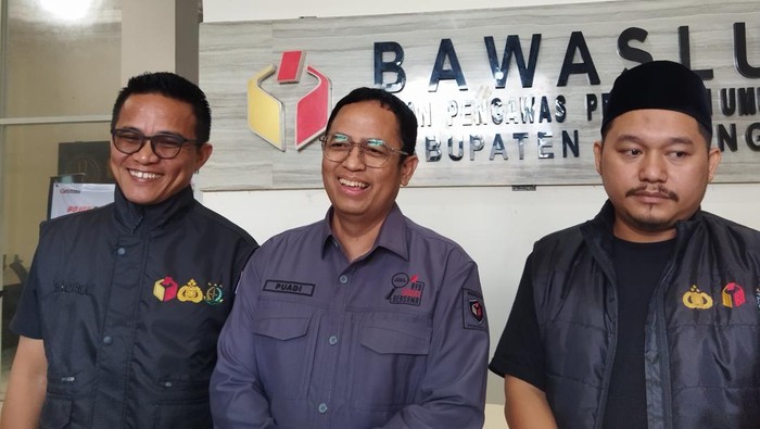 anggota Bawaslu RI Puadi (tengah)