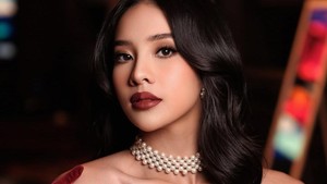 Anya Geraldine menjadi biduan di film Mendadak Dangdut. Foto: Instagram Anya Geraldine