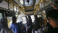 Transportasi itu di antaranya MRT, LRT Jakarta dan TransJakarta akan gratis bagi perempuan tanggal 21 April. Sedangkan tanggal 24 April, seluruh warga Jakarta bisa menggunakan transportasi umum gratis.