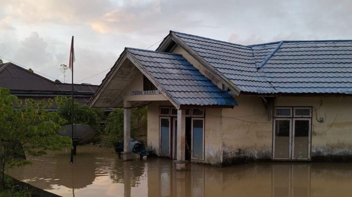 Banjir melanda Kecamatan Sembakung dan Lumbis, Kabupaten Nunukan, Kalimantan Utara, pada Sabtu (19/4/2025) akibat hujan deras. Luapan sungai merendam sejumlah rumah, fasilitas umum, hingga mengganggu pelaksanaan Musabaqah Tilawatil Quran (MTQ) di Sembakung.