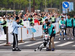 China Gelar Half-Marathon Robot Humanoid Pertama di Dunia, Begini Potretnya