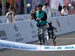 China Gelar Half-Marathon Robot Humanoid Pertama di Dunia, Begini Potretnya