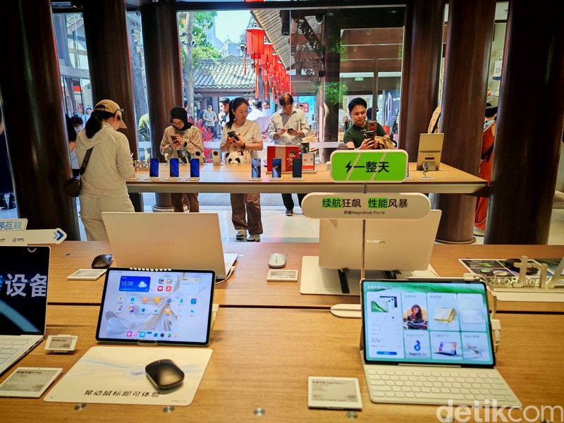 Flagship Store Honor di Chengdu, China.