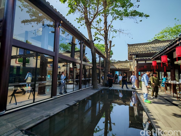 Flagship Store Honor di Chengdu, China.