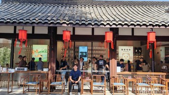 Tidak lengkap rasanya mengujungi tempat ini dengan mendokumentasikannya melalui jepretan ponsel. Foto: Agus Tri Haryanto/detikINET