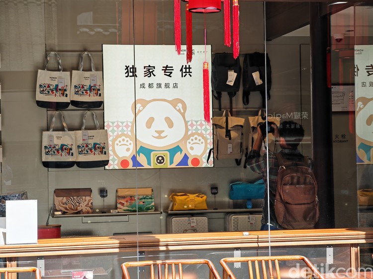 Flagship Store Honor di Chengdu, China.