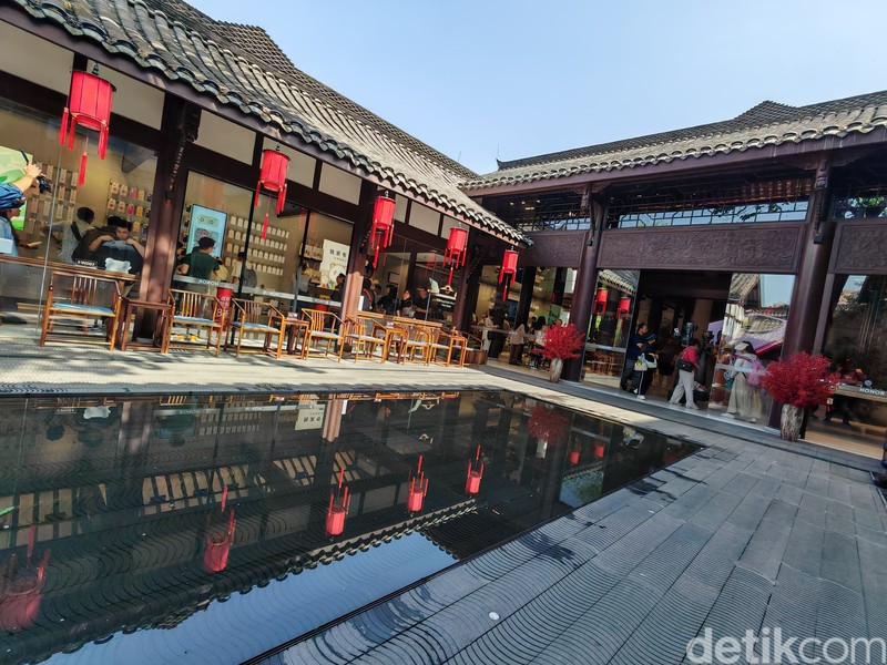 Flagship Store Honor di Chengdu, China.