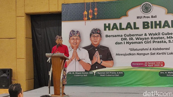 Gubernur Bali Wayan Koster saat menghadiri acara halal bihalal bersama tokoh muslim dan sejumlah organisasi masyarakat (ormas) Islam di Denpasar, Sabtu (19/4/2025). (Foto: Firizqi Irwan/detikBali)