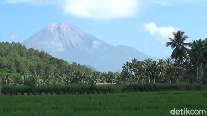 Gunung Semeru April 2025