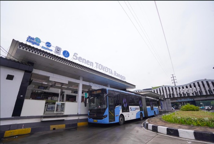 Halte busway Senen berubah nama menjadi Halte Senen TOYOTA Rangga.